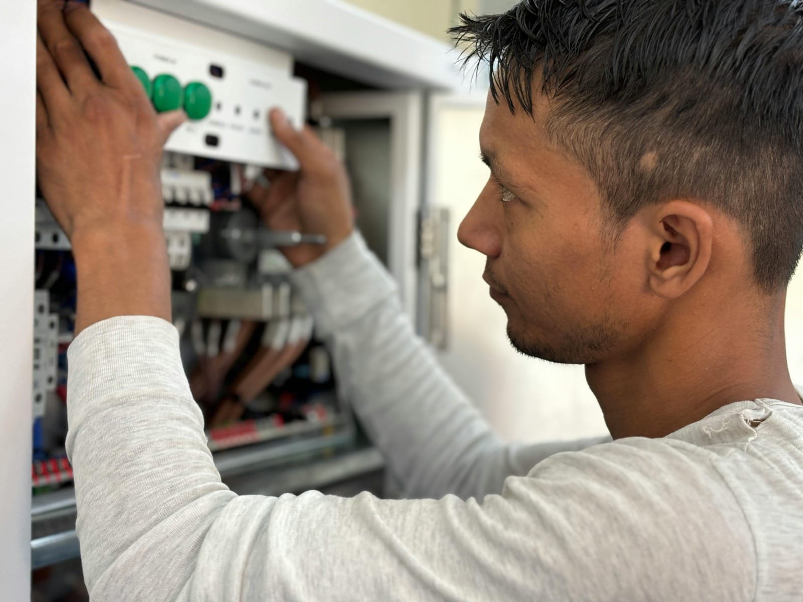 Best electrician in Paramus NJ Offering Fast,  for Residential and Commercial Electrical Services