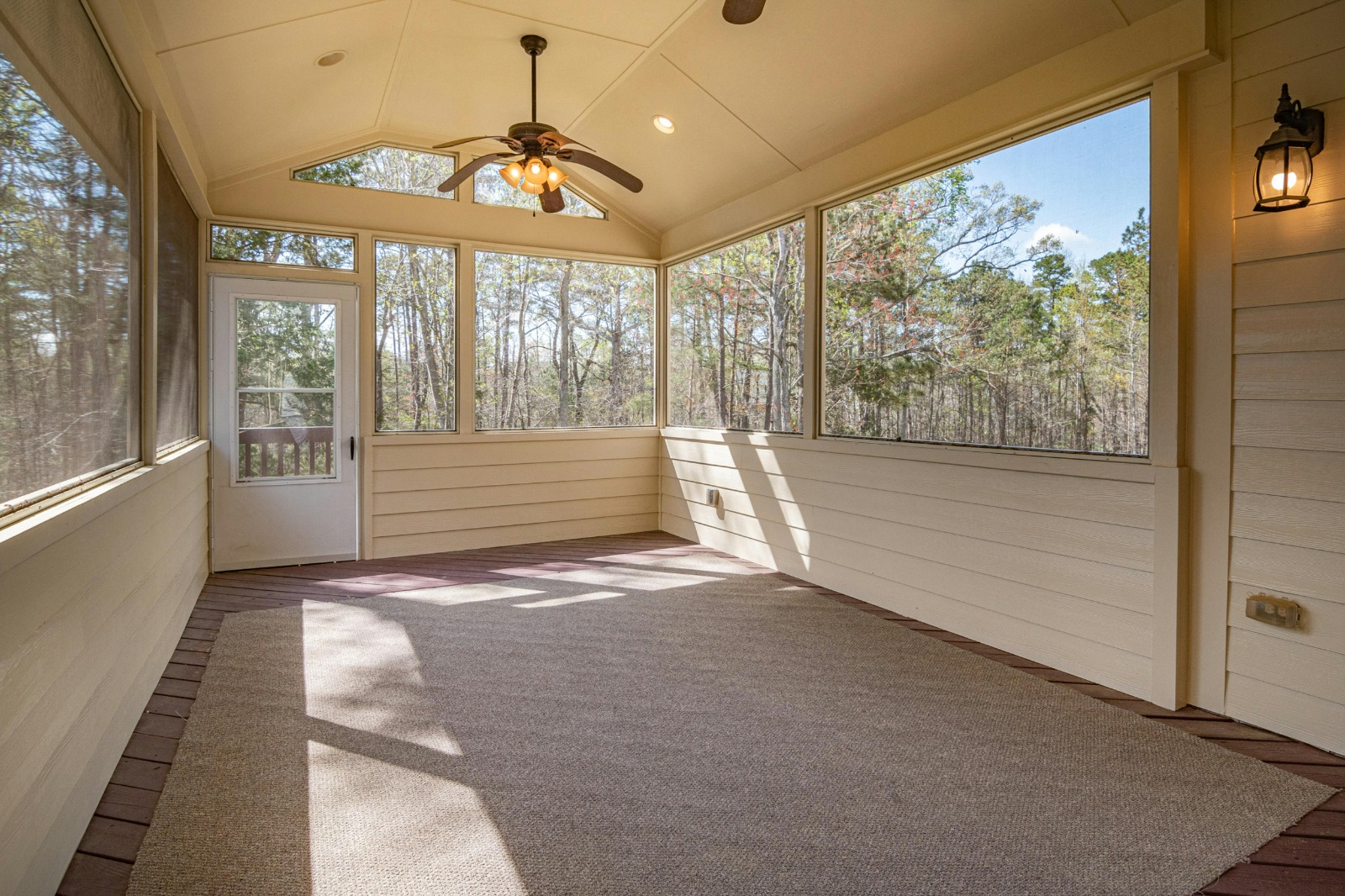 Sunroom Contractor Near Me for Custom Projects